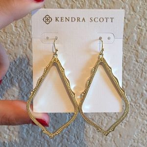 Kendra Scott Sophee Drop Earrings in Gold